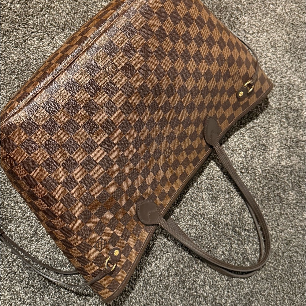 Louis Vuitton Neverfull Bag